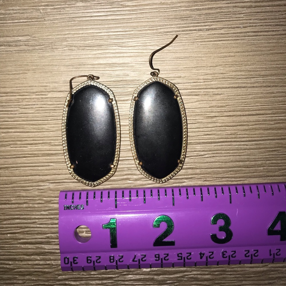 Kendra Scott Elle brass drop earrings in black - Picture 4 of 6